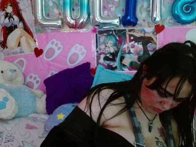 AlizeHentaiMeow webcam