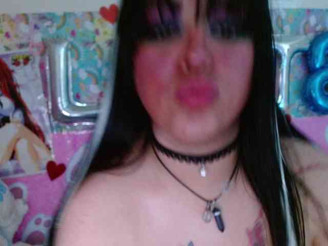AlizeHentaiMeow webcam