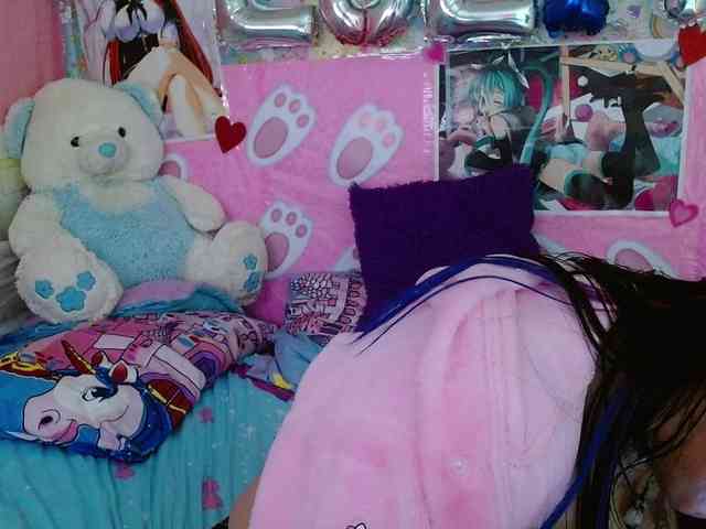 AlizeHentaiMeow webcam