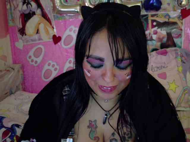 AlizeHentaiMeow webcam