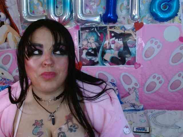 AlizeHentaiMeow webcam
