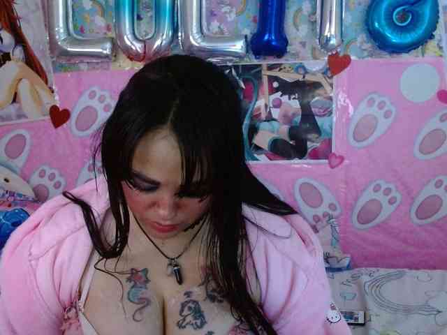 AlizeHentaiMeow webcam