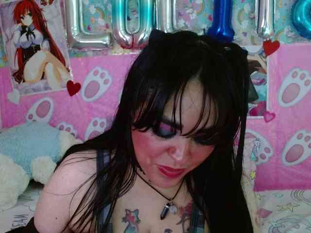 AlizeHentaiMeow webcam