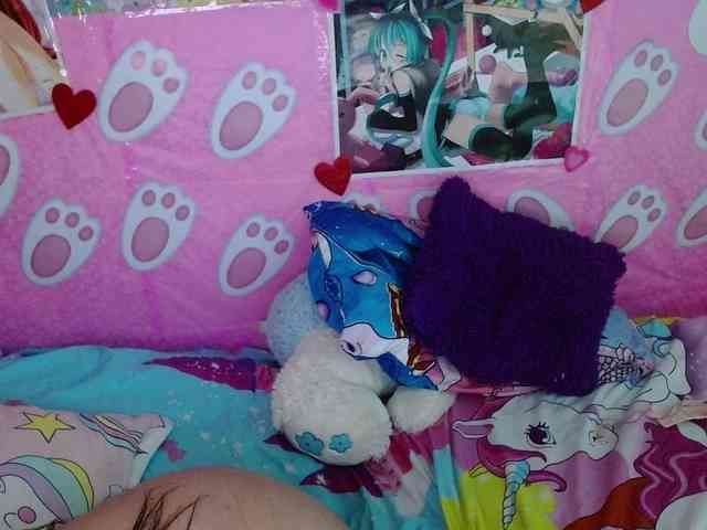 AlizeHentaiMeow webcam