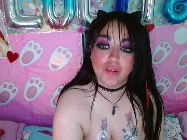AlizeHentaiMeow webcam