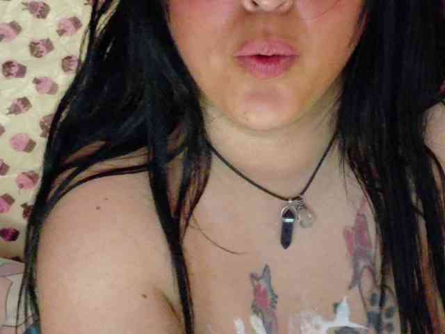 AlizeHentaiMeow webcam