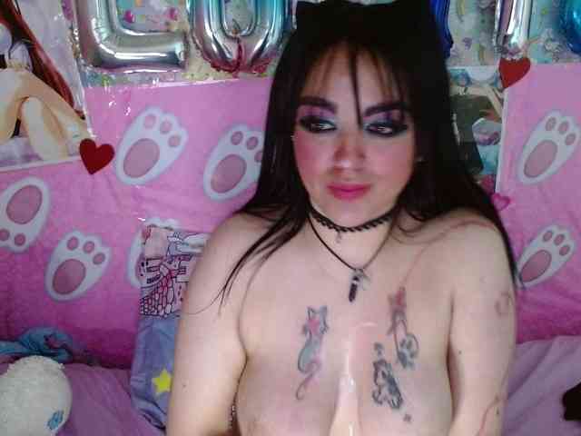 AlizeHentaiMeow webcam