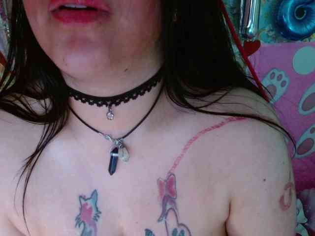 AlizeHentaiMeow webcam
