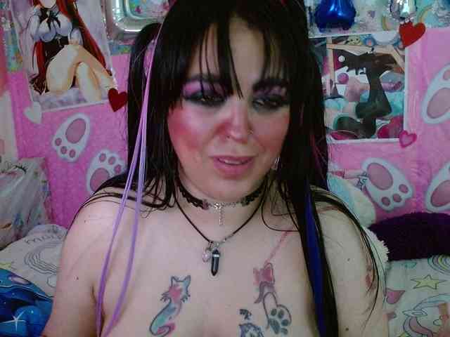 AlizeHentaiMeow webcam