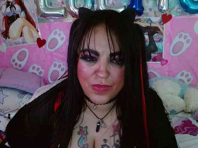 AlizeHentaiMeow webcam