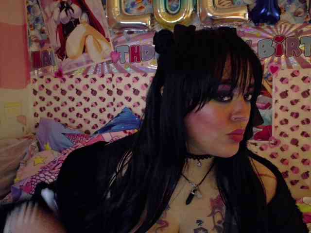 AlizeHentaiMeow webcam