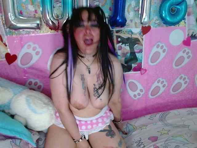 AlizeHentaiMeow webcam