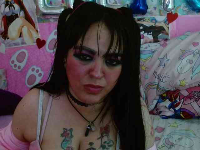 AlizeHentaiMeow webcam
