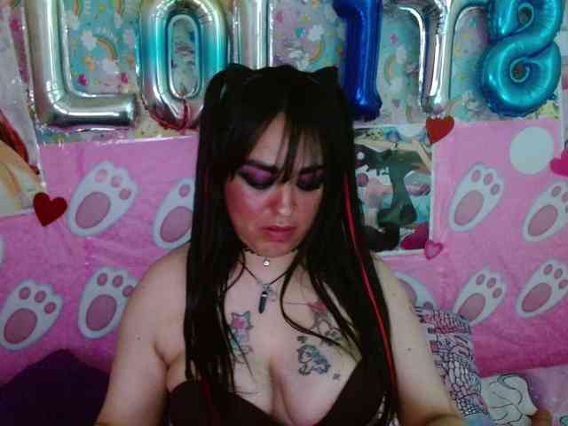 AlizeHentaiMeow webcam