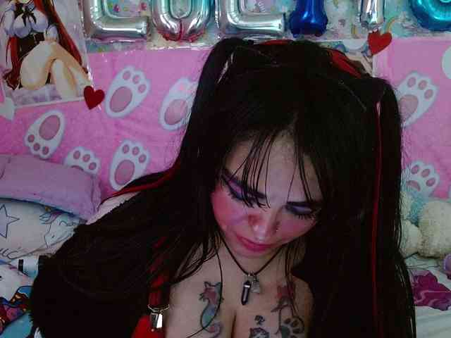 AlizeHentaiMeow webcam