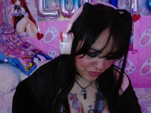AlizeHentaiMeow webcam