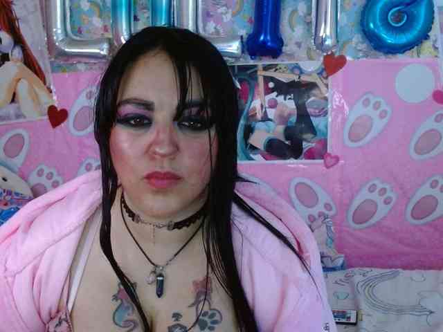 AlizeHentaiMeow webcam