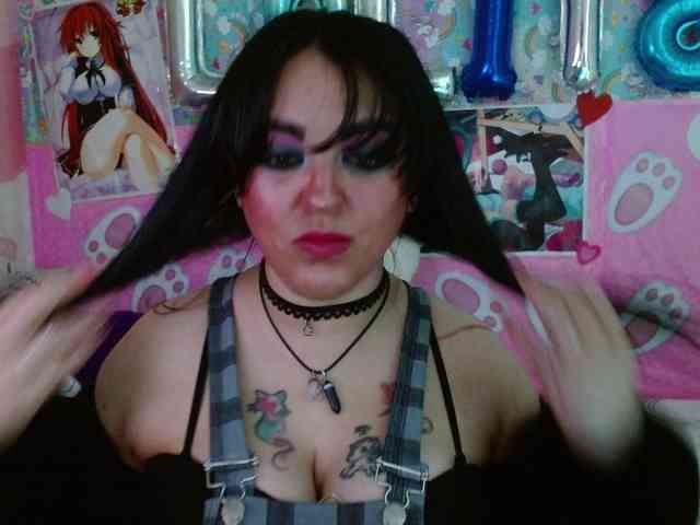 AlizeHentaiMeow webcam