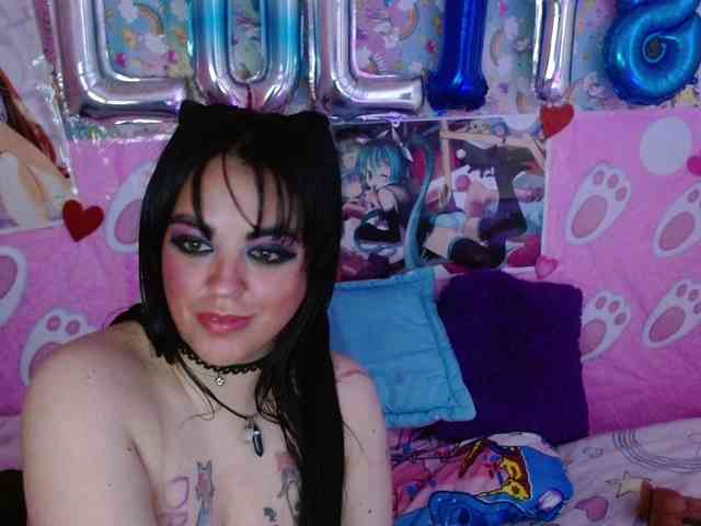 AlizeHentaiMeow webcam