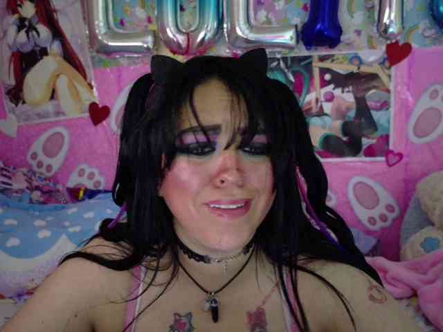 AlizeHentaiMeow webcam