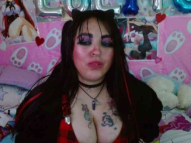 AlizeHentaiMeow webcam
