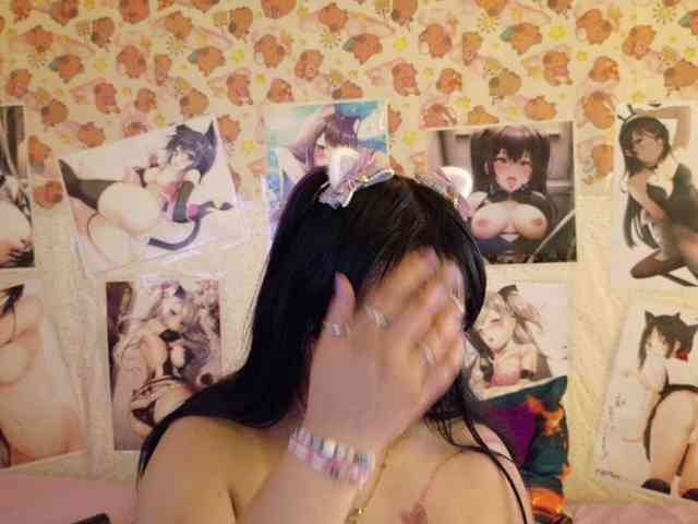 AlizeHentaiMeow webcam