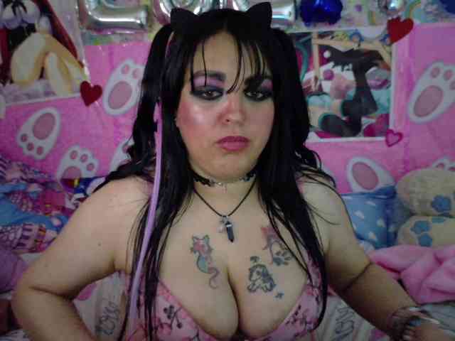 AlizeHentaiMeow webcam