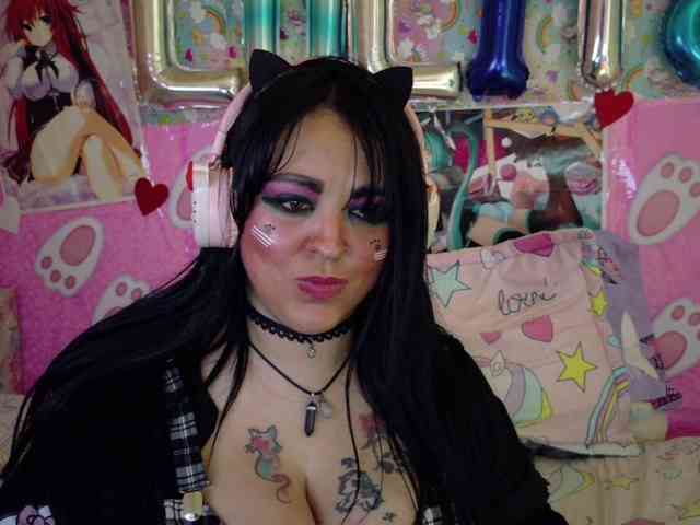AlizeHentaiMeow webcam