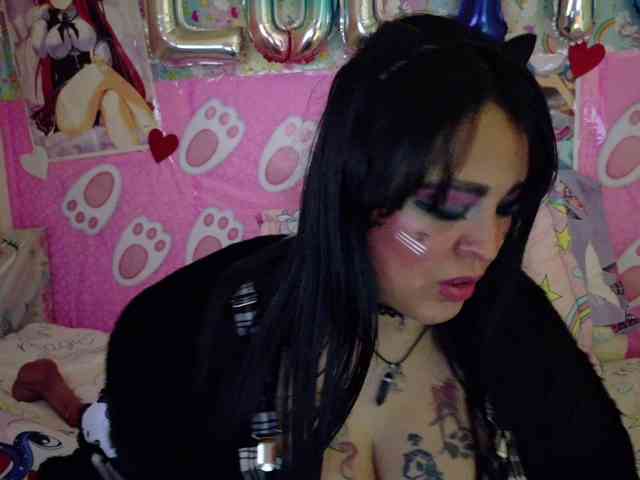 AlizeHentaiMeow webcam