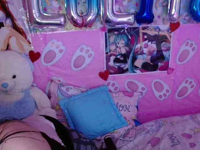 AlizeHentaiMeow webcam