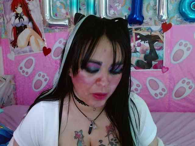AlizeHentaiMeow webcam