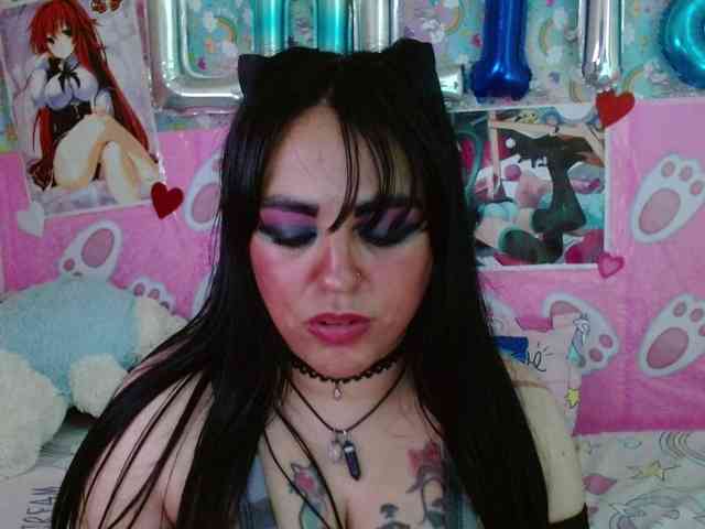 AlizeHentaiMeow webcam