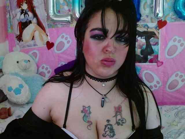AlizeHentaiMeow webcam