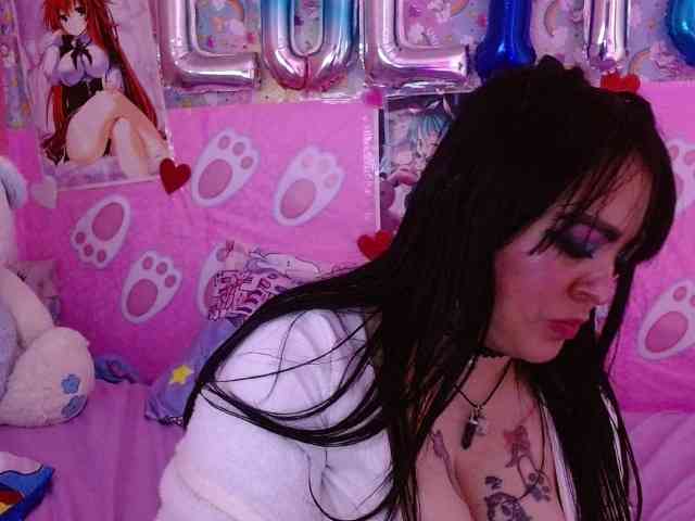 AlizeHentaiMeow webcam