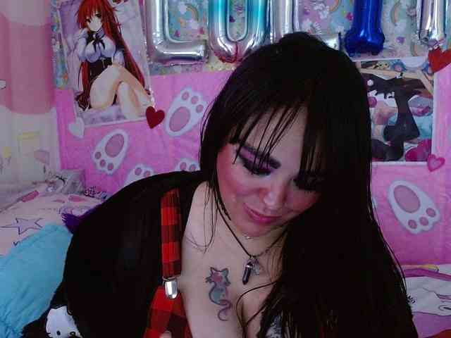 AlizeHentaiMeow webcam