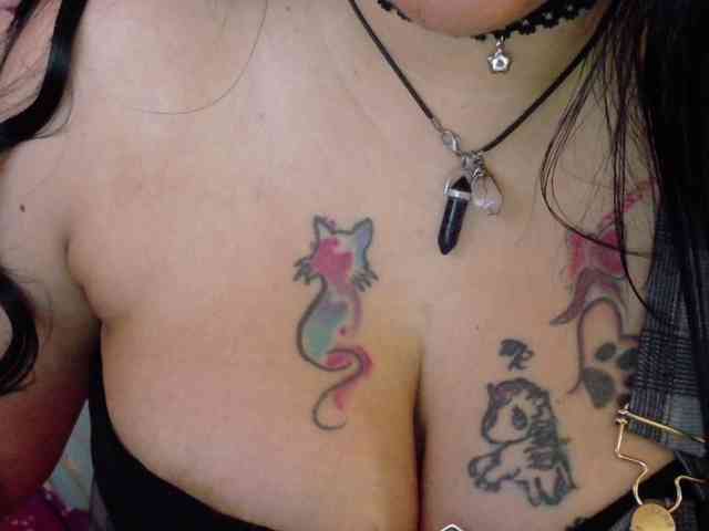 AlizeHentaiMeow webcam