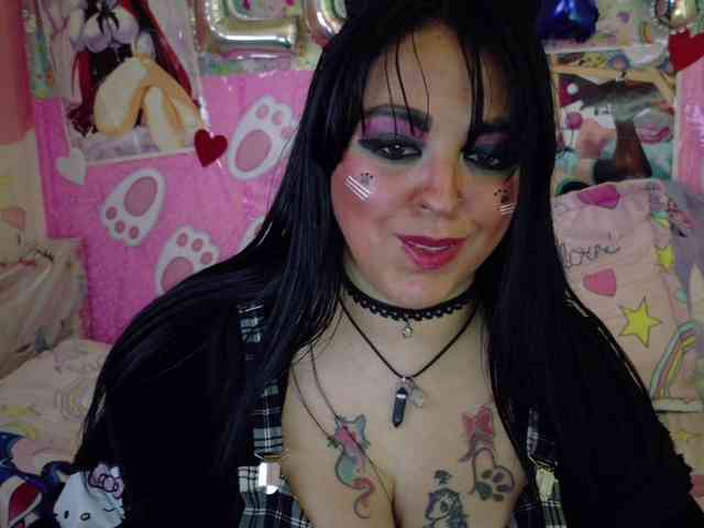 AlizeHentaiMeow webcam