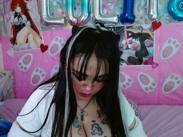 AlizeHentaiMeow webcam