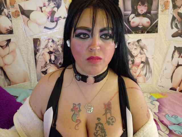 AlizeHentaiMeow webcam