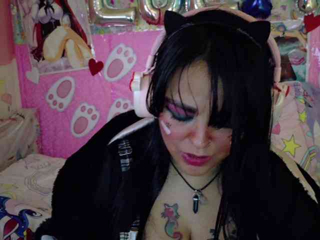 AlizeHentaiMeow webcam