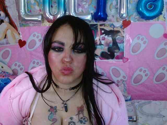 AlizeHentaiMeow webcam