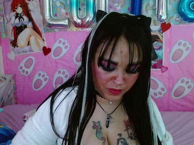 AlizeHentaiMeow webcam