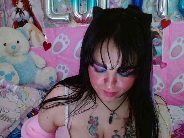 AlizeHentaiMeow webcam