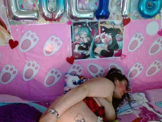 AlizeHentaiMeow webcam
