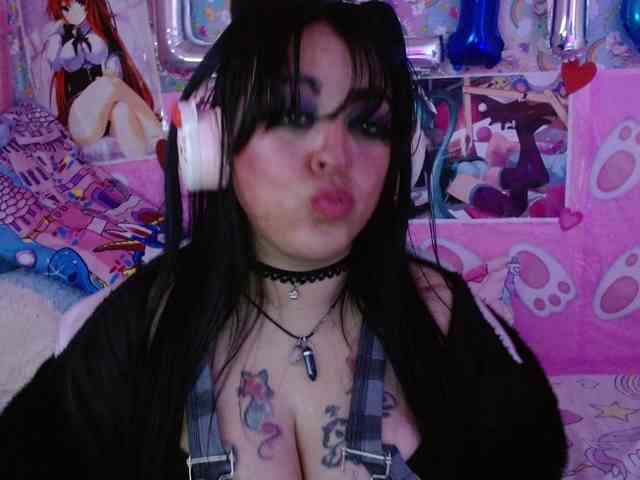 AlizeHentaiMeow webcam