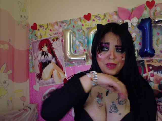 AlizeHentaiMeow webcam