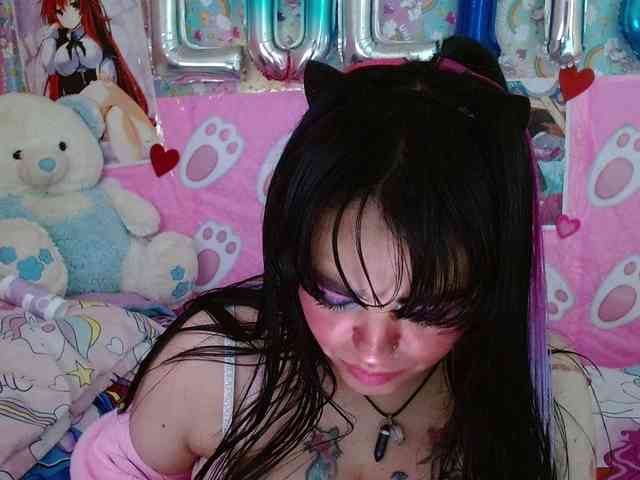 AlizeHentaiMeow webcam