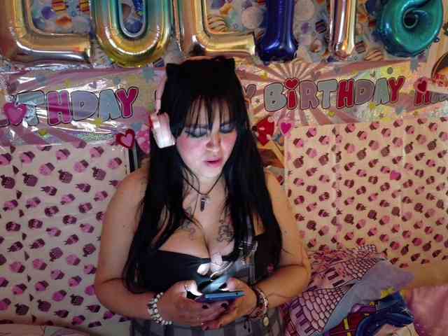 AlizeHentaiMeow webcam