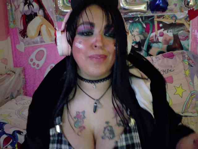AlizeHentaiMeow webcam
