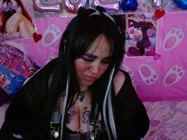 AlizeHentaiMeow webcam